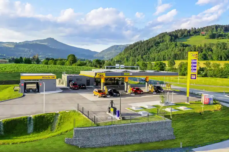 Tankstelle Außenansicht 1