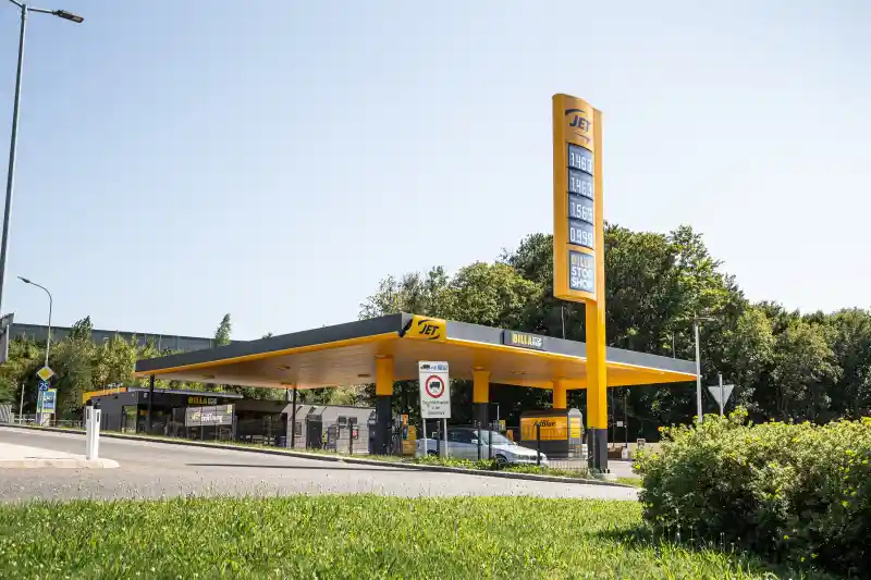 Tankstelle Außenansicht 2